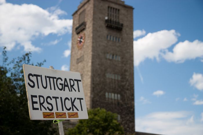 Plakat Stuttgart erstickt. Foto: Miklas Hahn